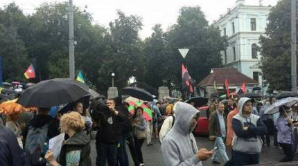 В Киеве требуют объявить импичмент президенту и уволить министра обороны