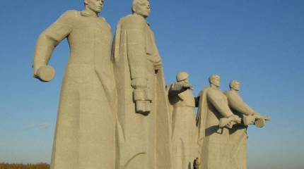 ...А есть мнение, что подвиг панфиловцев - лишь легенда...