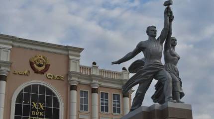 Рабочий и Колхозница вместо Маннергейма и Колчака