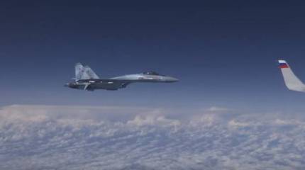 Су-27 не дал приблизиться  F-18 к самолету министра обороны России