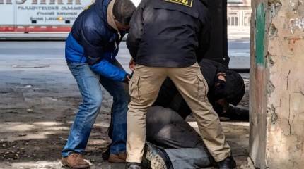 ФСБ опубликовала кадры задержания 21-летнего вербовщика украинских спецслужб