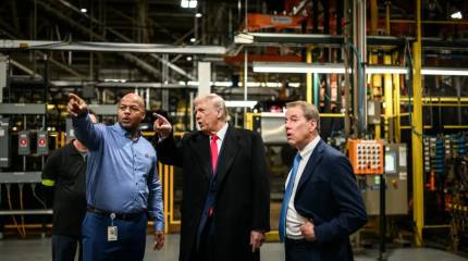 Неприличный жест от Трампа принёс сотни тысяч долларов рабочему из США