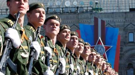 От 1 мая к 9 мая. Традиция военных парадов в СССР и России