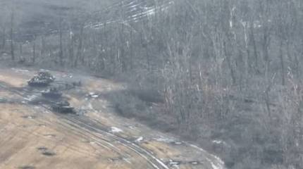 В кадр попала зачистка бронегруппой ВС РФ позиции ВСУ западнее Кременной