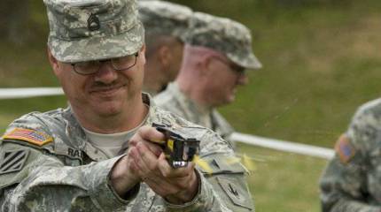 У Пентагона появятся нелетальный лазер и парализатор