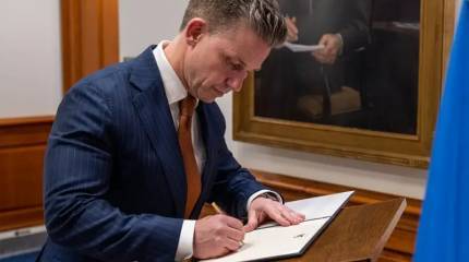 Глава МО Швеции выступил против запрета на размещение ядерного оружия