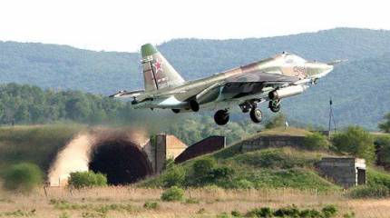 В Приморском крае летчики гвардейской штурмовой авиационной группы ВВО продолжают освоение модернизированных самолетов Су-25СМ