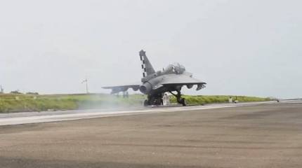 Индийский палубный истребитель Tejas Navy впервые испытали с авиафинишёром