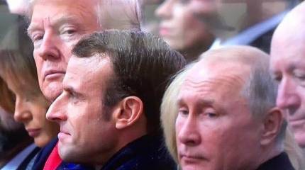 Путин и Трамп пожали друг другу руки в Париже