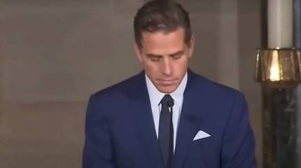 Как минимум 12 близких родственников президента США подозревают в причастности к коррупции