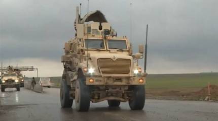 Сирийские военные остановили и заставили развернуться колонну американской бронетехники