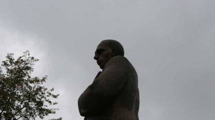 Майданное развлечение: Добавлять "памятники Бандеры" на карты Донбасса