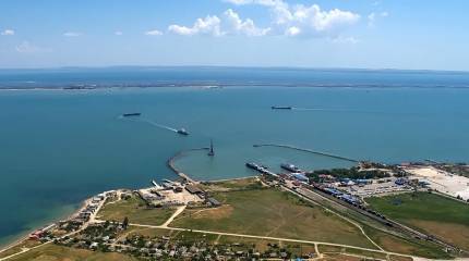 Керченская переправа закрыта для паромных перевозок из соображений безопасности