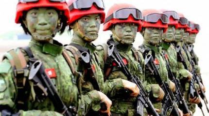 Маскировка по-тайваньски: Камуфляж "цифра" и красные каски