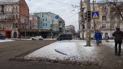 На западные средства гуманитарной помощи в Киеве открыли фотозону с изображением «горящего» Московского Кремля