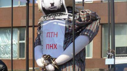 Запорожские «майдановцы» расстреляли чучело Владимира Путина из пушки