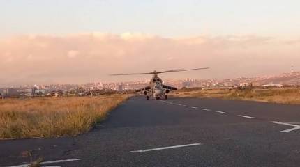 Переброшенные в Карабах вертолёты начали прикрывать колонны миротворцев