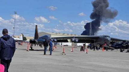 Два истребителя EA-18G Growler ВМС США столкнулись в воздухе во время авиашоу