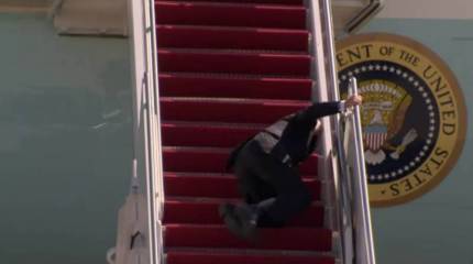 «Был вызван Путиным на дуэль, но заговорился, споткнулся и упал»: американцы комментируют поведение Байдена