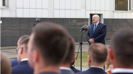Лукашенко пока «проигрывает» лишь самому себе образца 2015 года