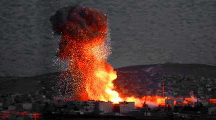 Беспилотник заснял разрушительные удары РСЗО по штабу боевиков