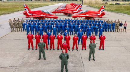 Пилотажная группа Red Arrows Британии сокращает состав из-за износа двигателей