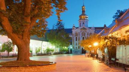 Требование властей Украины от православных монахов покинуть Киево-Печерскую лавру до 4 июля - попытка сделать подарок США ко дню независимости?