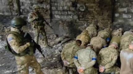 Сдача в плен подразделения ВСУ на Авдеевском направлении попала в кадр