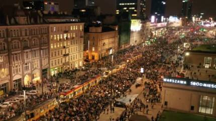 Массовые протесты в Польше. А не признать ли Александру Лукашенко их лидера новым польским президентом?