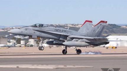 В калифорнийском небе произошло столкновение двух самолётов F/A-18 Hornet