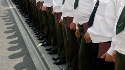 7000 офицеров будут возвращены на офицерские должности