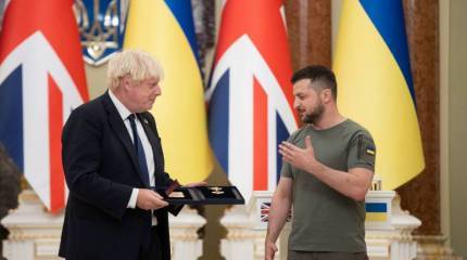 Зеленский наградил Джонсона высшим орденом для иностранцев за «преданную поддержку независимости Украины»