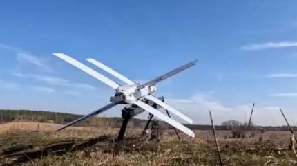 Показаны кадры попадания БПЛА «Ланцет-1» ВС РФ по передвижной базовой станции связи ВСУ в Тягинке