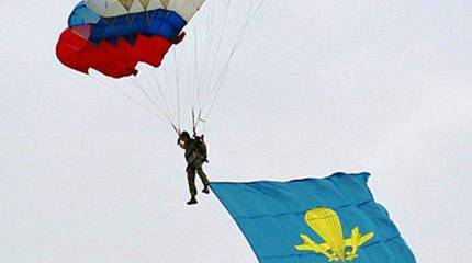 Военные из Беларуси впервые приняли участие в состязаниях российских ВДВ по парашютному спорту