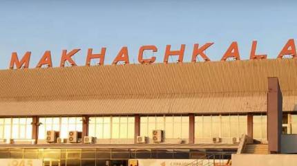Аэропорт Махачкалы возобновил работу после массовых беспорядков, а информация о смерти пострадавшего офицера МВД оказалась ложной