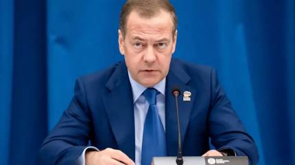 Медведев: капитуляцию Украины будет подписывать не Зеленский