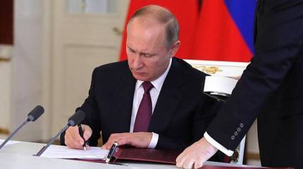 Владимир Путин подписал указ о награждении погибших подводников