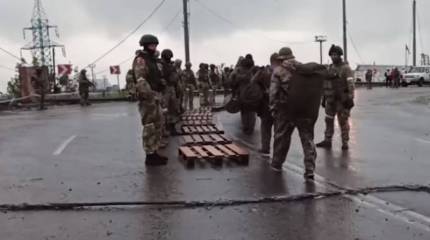 Выход боевиков с «Азовстали» продолжается: Минобороны РФ привело данные по сложившим оружие и сдавшимся в плен
