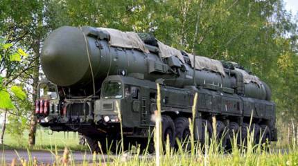 Установку «Ярс» впервые переправили по понтонному мосту
