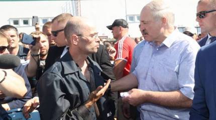 Лукашенко припугнул протестующих возможной реакцией России