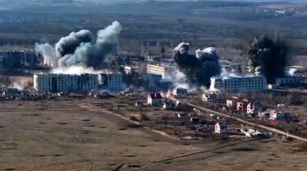 Показаны кадры ударов ФАБ с УМПК по местам дислокации ВСУ на восточных окраинах Часов Яра
