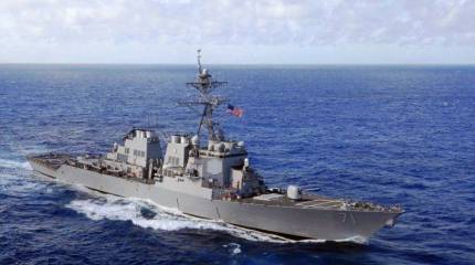 Самолёты ЧФ отогнали американский эсминец от территориальных вод России