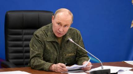 NYT раскрыла «скрытый смысл» появления Путина в военной форме в командном пункте