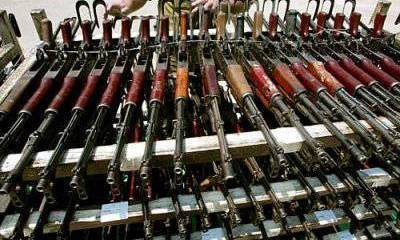 Утилизировать или хранить старое стрелковое оружие на армейских складах?