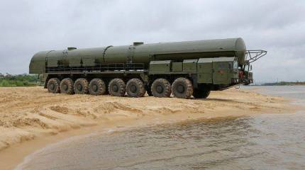 Переправа через реку боевой машины сопровождения ПГРК "Ярс"