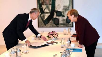 Генсек НАТО в ходе визита в Берлин: Мы наблюдаем необъяснимо высокую концентрацию российских войск у украинских границ