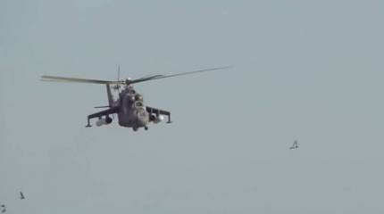 Показаны кадры, как Ми-35М пытался напугать курдских «активистов» на севере Сирии