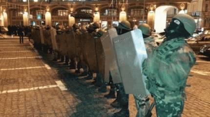 Неразбериха на Майдане: сотни начали вооруженное противостояние между собой