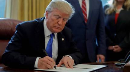 Трамп пригрозил приостановить работу правительства США на месяцы