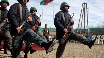 Столтенберг проверяет обучение афганских военных "по системе НАТО"